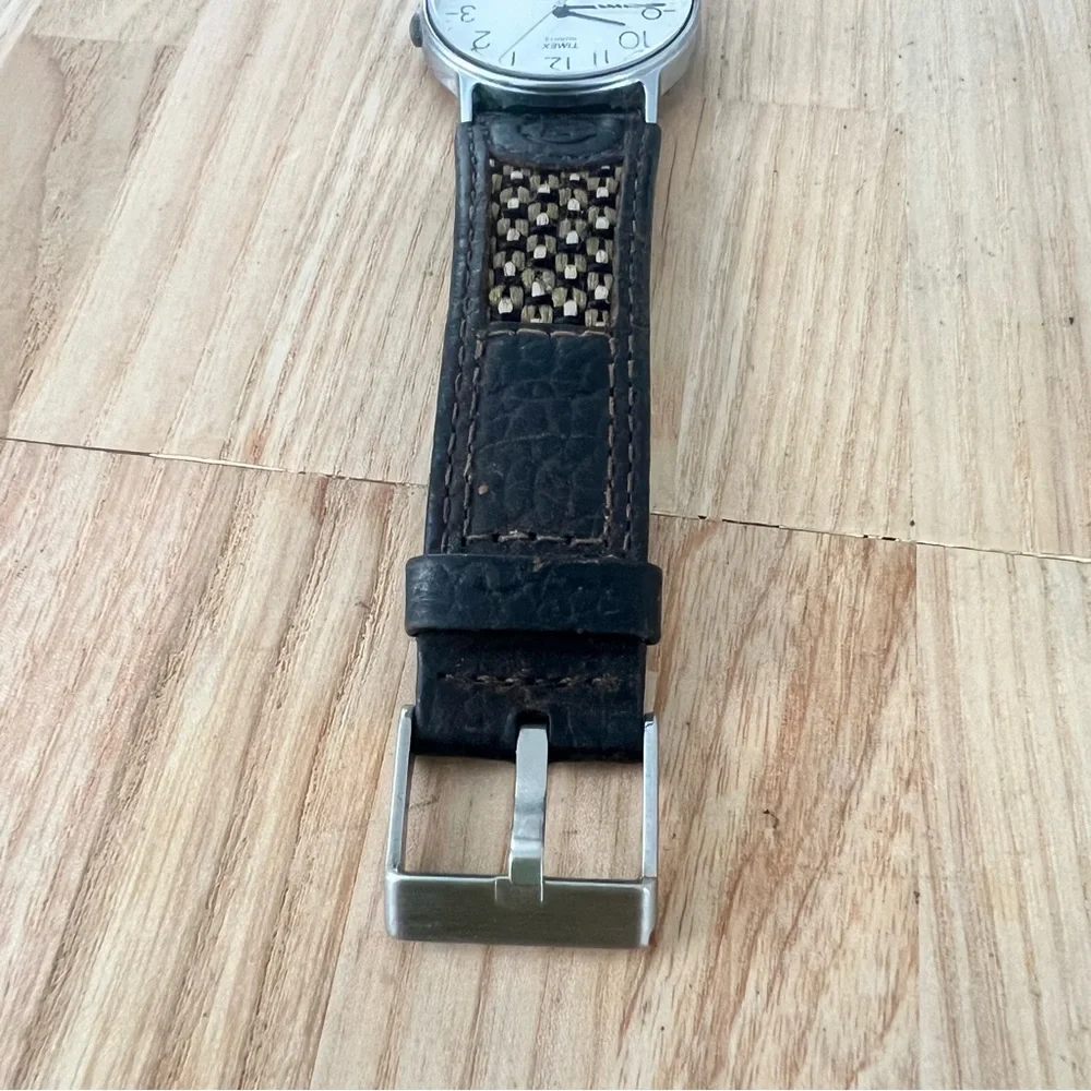 Vintage Timex silver tone brown leather watch NEW BATTERY